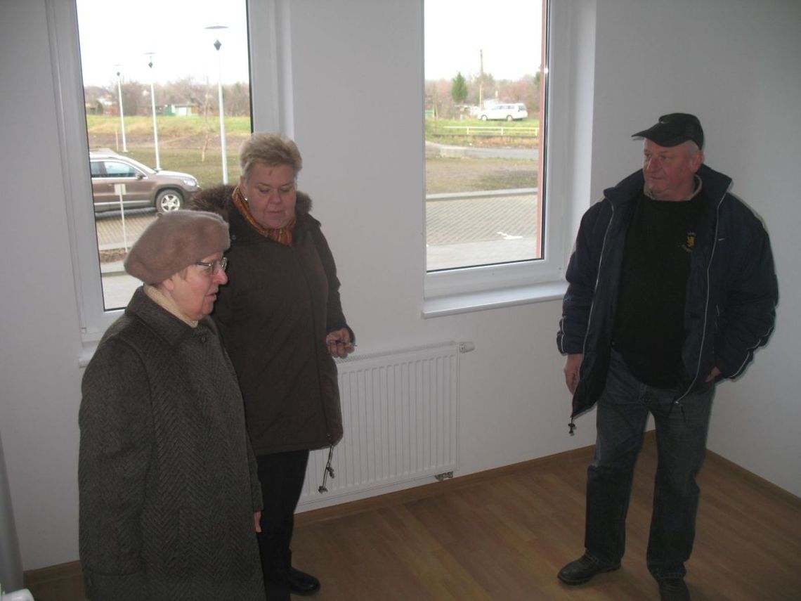 (ZDJĘCIA) Łzy radości przy ul. Prostej. Klucze do mieszkań wydane! (ZDJĘCIA) Łzy radości przy ul. Prostej. Klucze do mieszkań wydane!