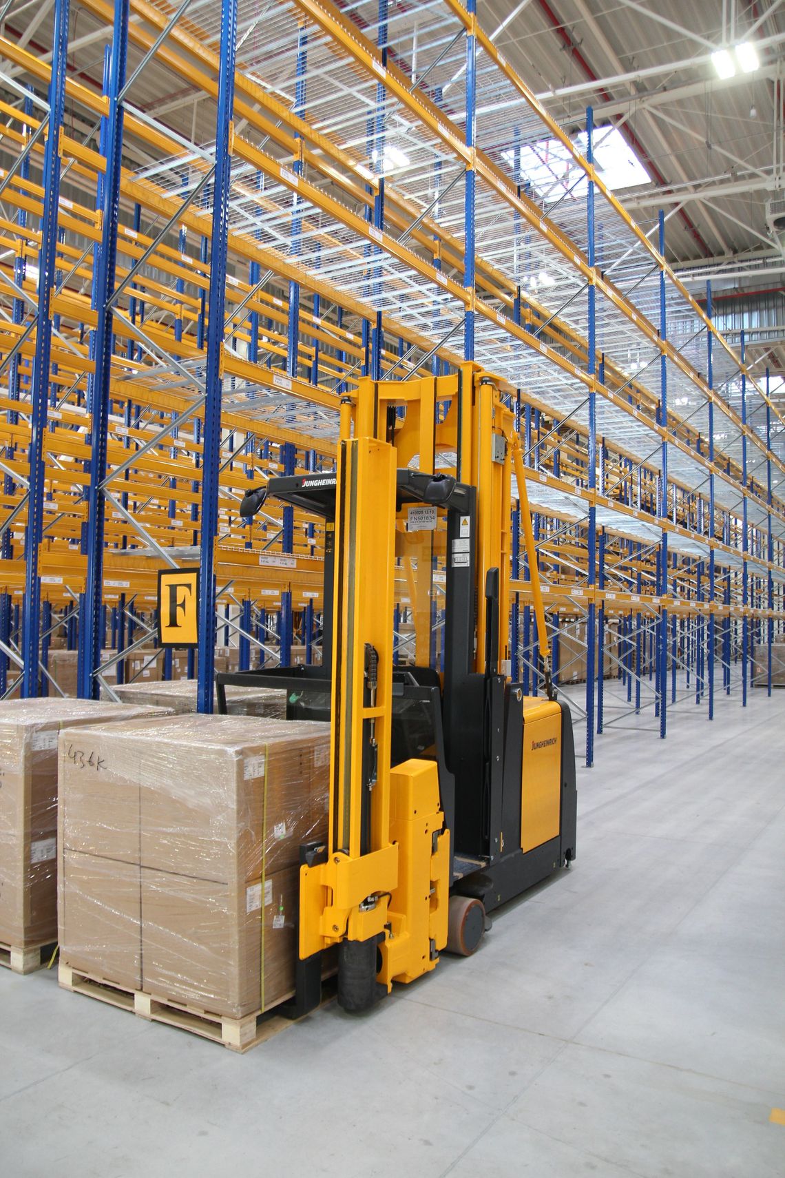 (ZDJĘCIA) Nowy magazyn Flexa już działa! Ponad 1700 m regałów