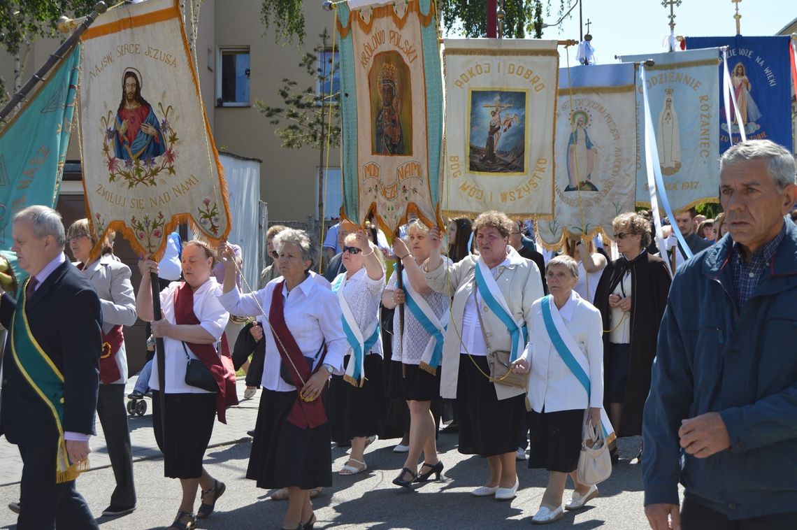 (ZDJĘCIA) Parafianie ze św. Józefa w obchodach Bożego Ciała (ZDJĘCIA) Parafianie ze św. Józefa w obchodach Bożego Ciała