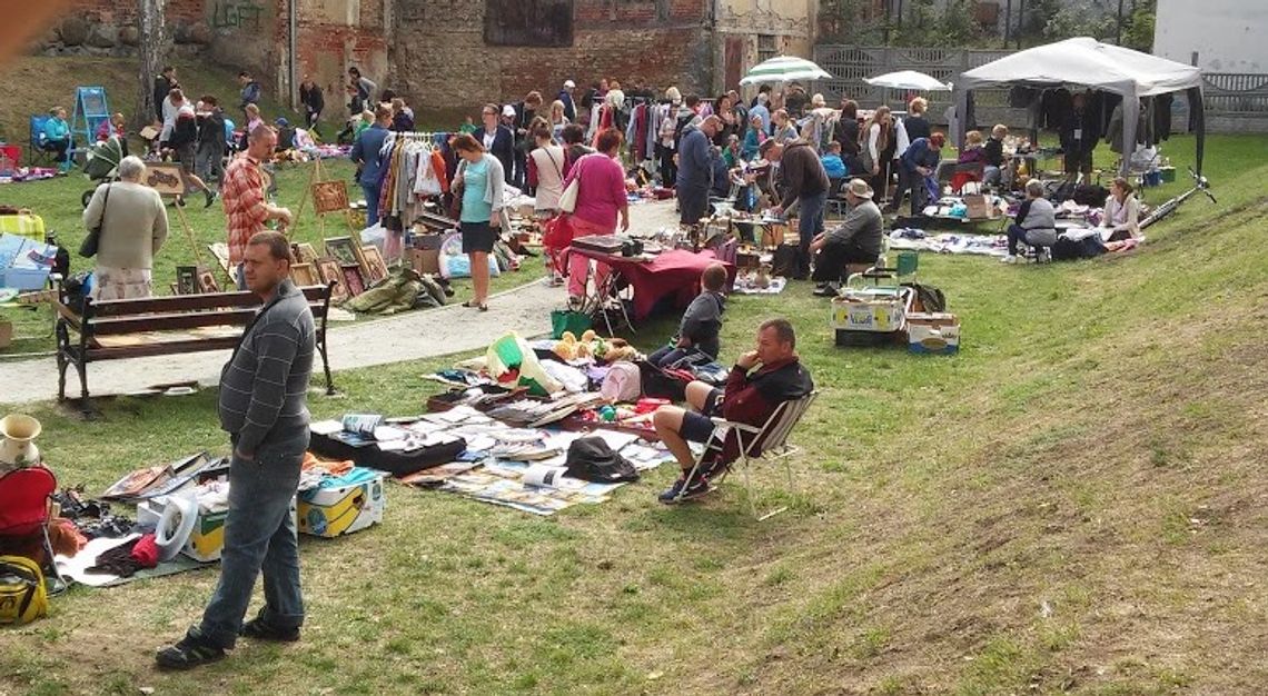 (ZDJĘCIA) Pchli Targ w Tczewie. Setki mieszkańców spotkały się przy Łaziennej (ZDJĘCIA) Pchli Targ w Tczewie. Setki mieszkańców spotkały się przy Łaziennej