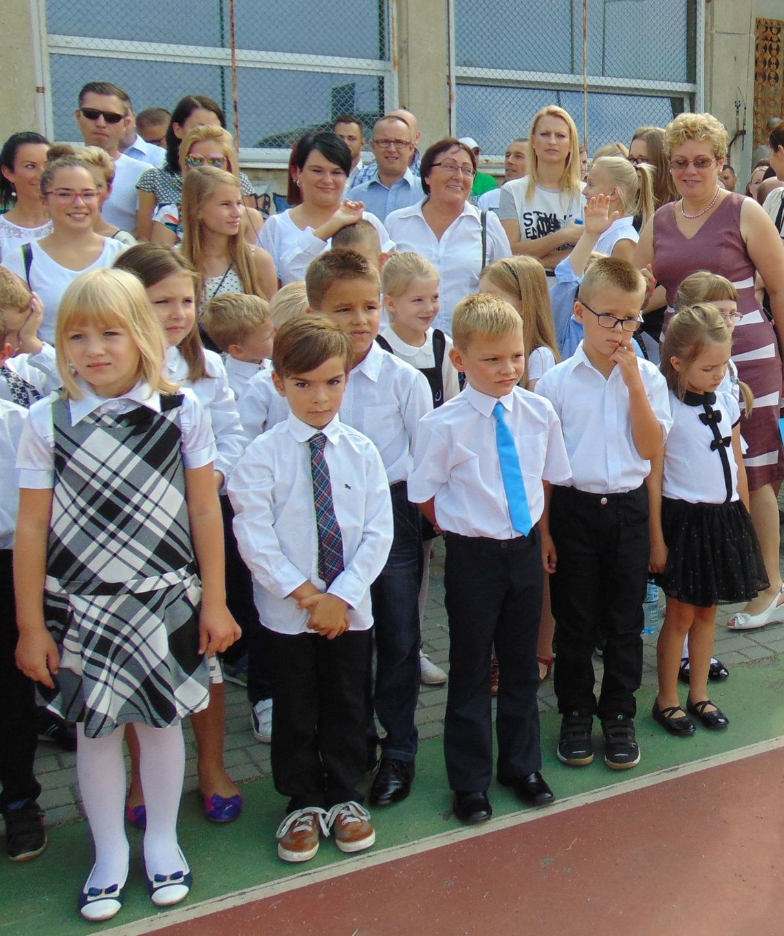 (ZDJĘCIA) Pierwszy dzwonek! Byliśmy z aparatem w „2”, „10” i „12” (ZDJĘCIA) Pierwszy dzwonek! Byliśmy z aparatem w „2”, „10” i „12”