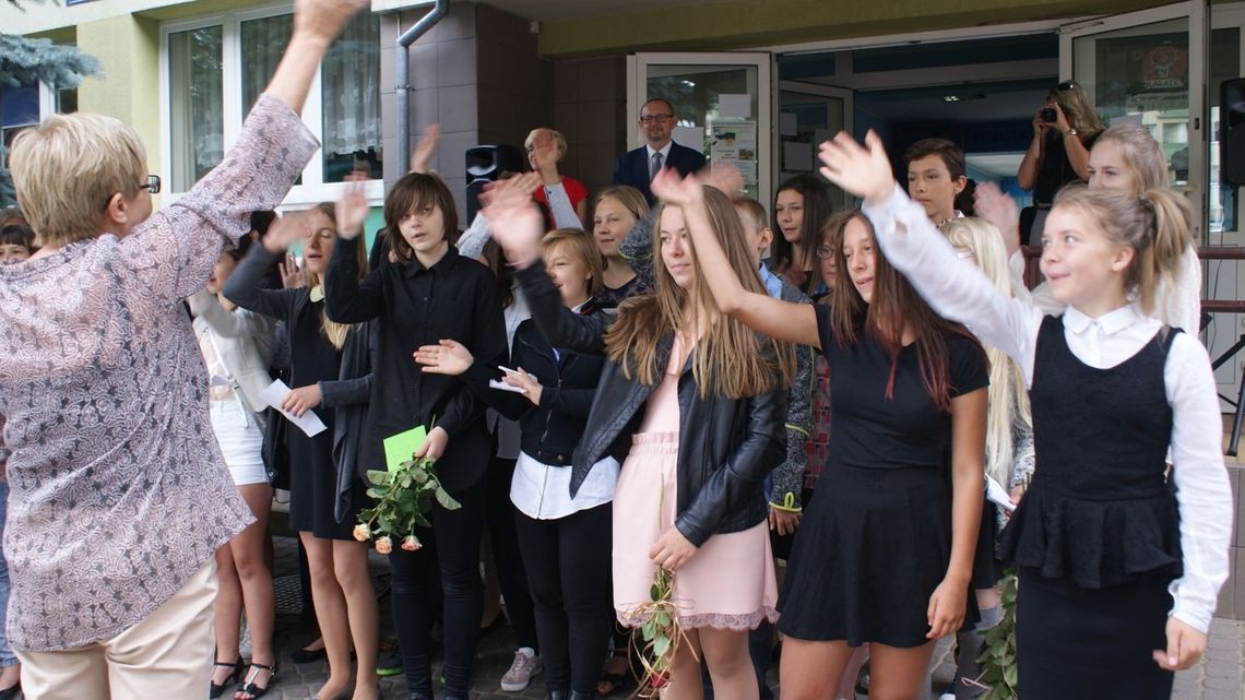 (ZDJĘCIA) Radośnie, z nadzieją na gorące lato - tak uczniowie SSP 2 oraz SP 11 kończyli rok szkolny! (ZDJĘCIA) Radośnie, z nadzieją na gorące lato - tak uczniowie SSP 2 oraz SP 11 kończyli rok szkolny!