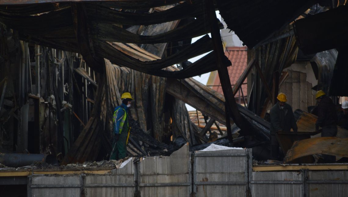 (ZDJĘCIA) "Retman" póki co nie jest rozbierany. Trwa zabezpieczanie obiektu
