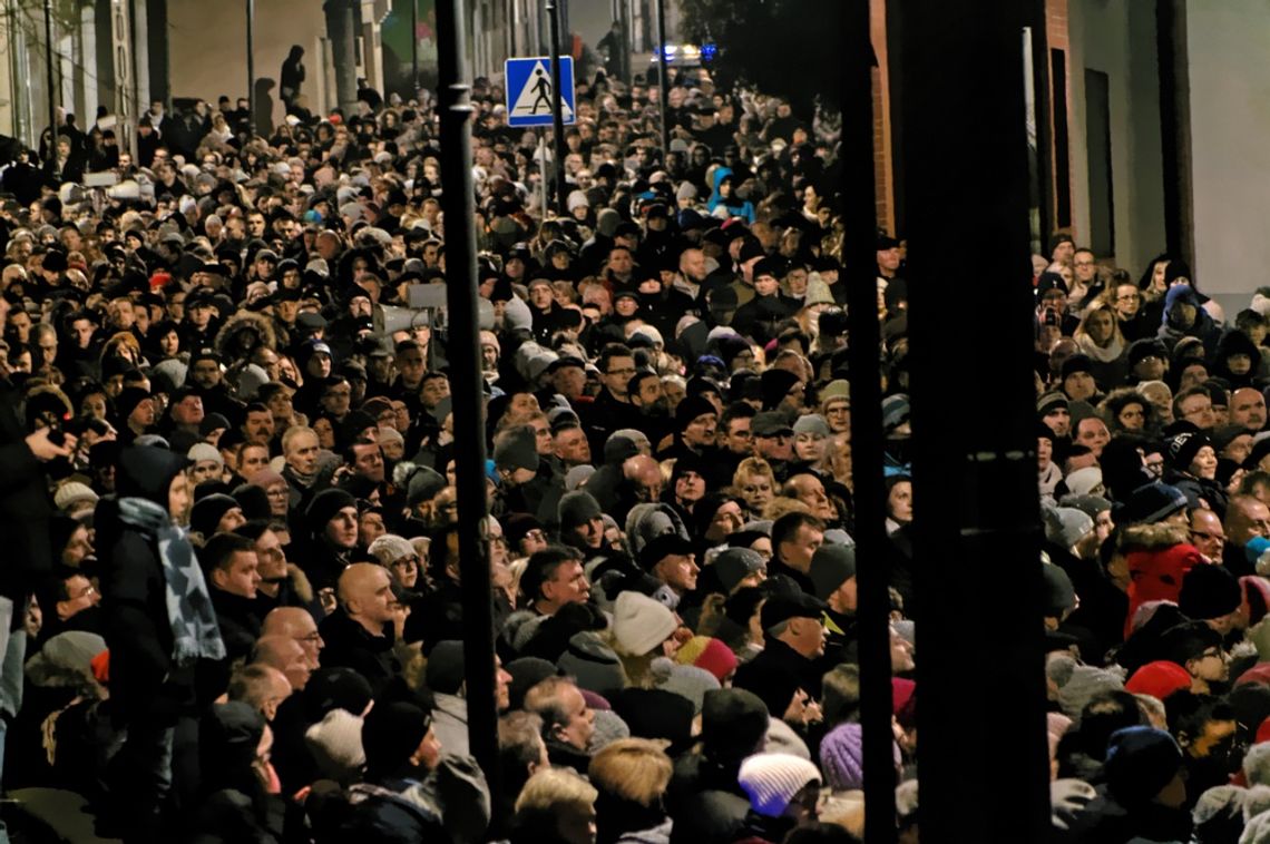 (ZDJĘCIA) Setki wiernych wzięły udział w tczewskiej Drodze Krzyżowej