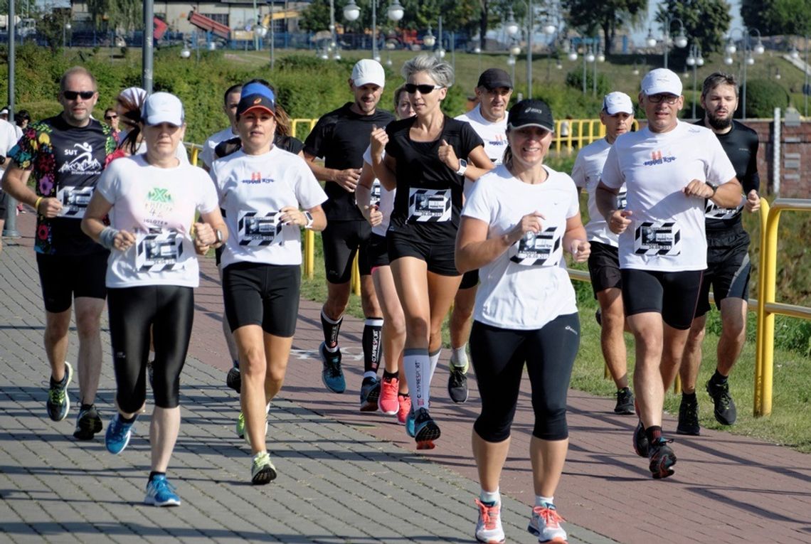 (ZDJĘCIA) Sobotni Parkrun przywdział barwy kultowej Republiki! (ZDJĘCIA) Sobotni Parkrun przywdział barwy kultowej Republiki!