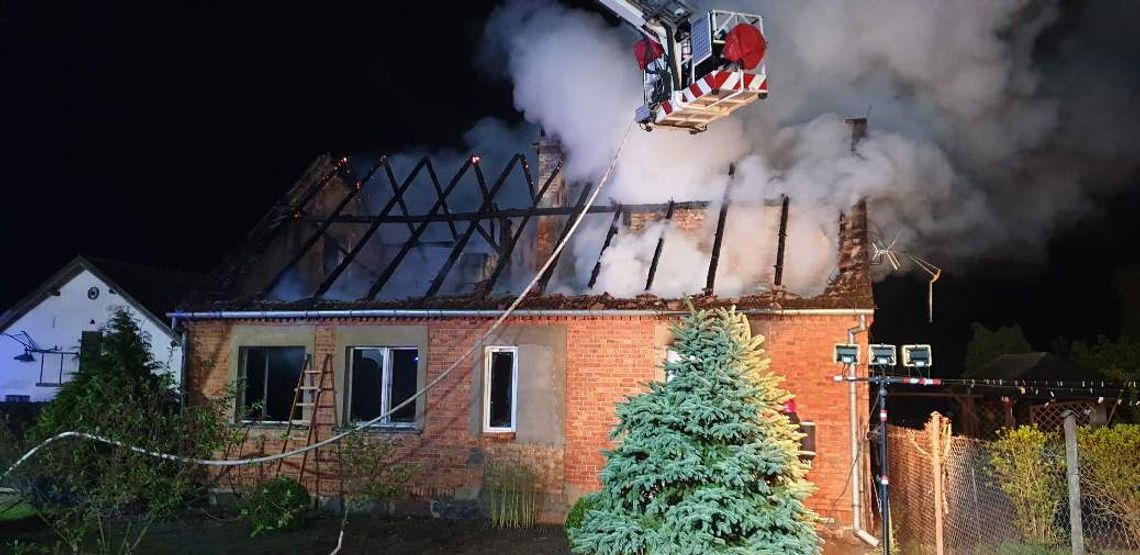 (ZDJĘCIA) Spłonął budynek mieszkalny w Brodach Pomorskich! Kolejny pożar w powiecie tczewskim