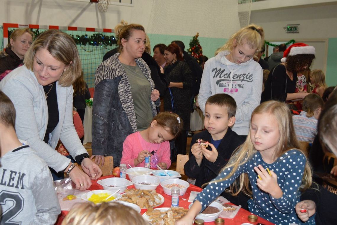 (ZDJĘCIA) Świąteczny kiermasz w tczewskiej "Siódemce"! (ZDJĘCIA) Świąteczny kiermasz w tczewskiej "Siódemce"!