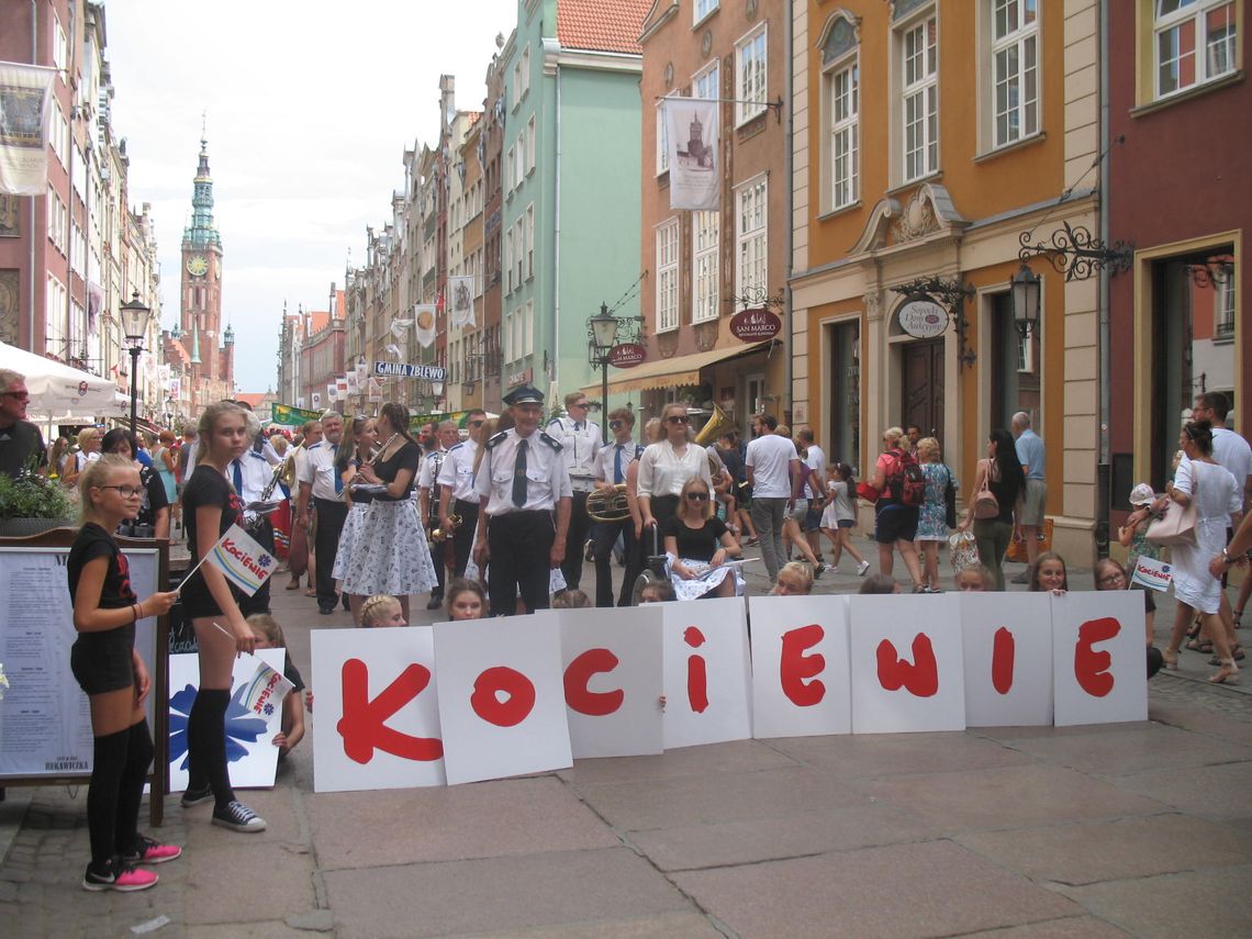 (ZDJĘCIA) Tak Kociewie promuje się w Gdańsku! Piękny korowód pomiędzy tysiącami zachwyconych turystów