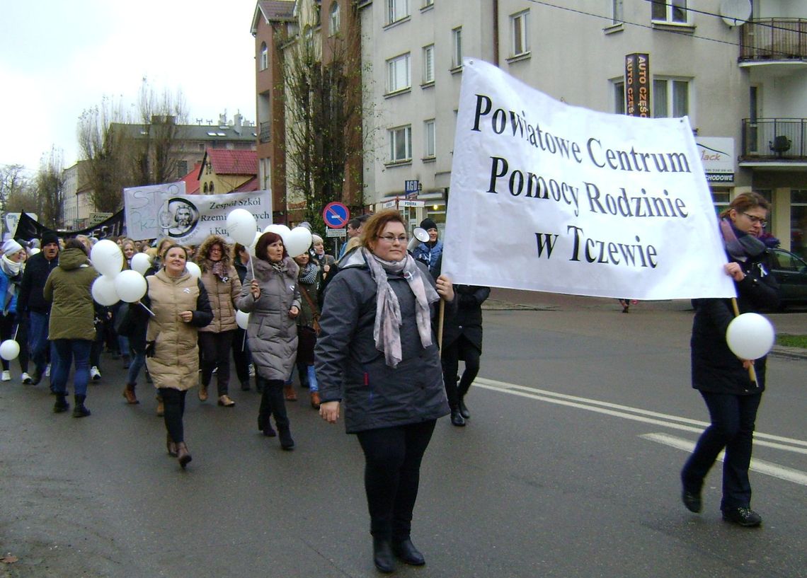 [ZDJĘCIA] Tczewianie przeciw przemocy - zorganizowali marsz ulicami miasta