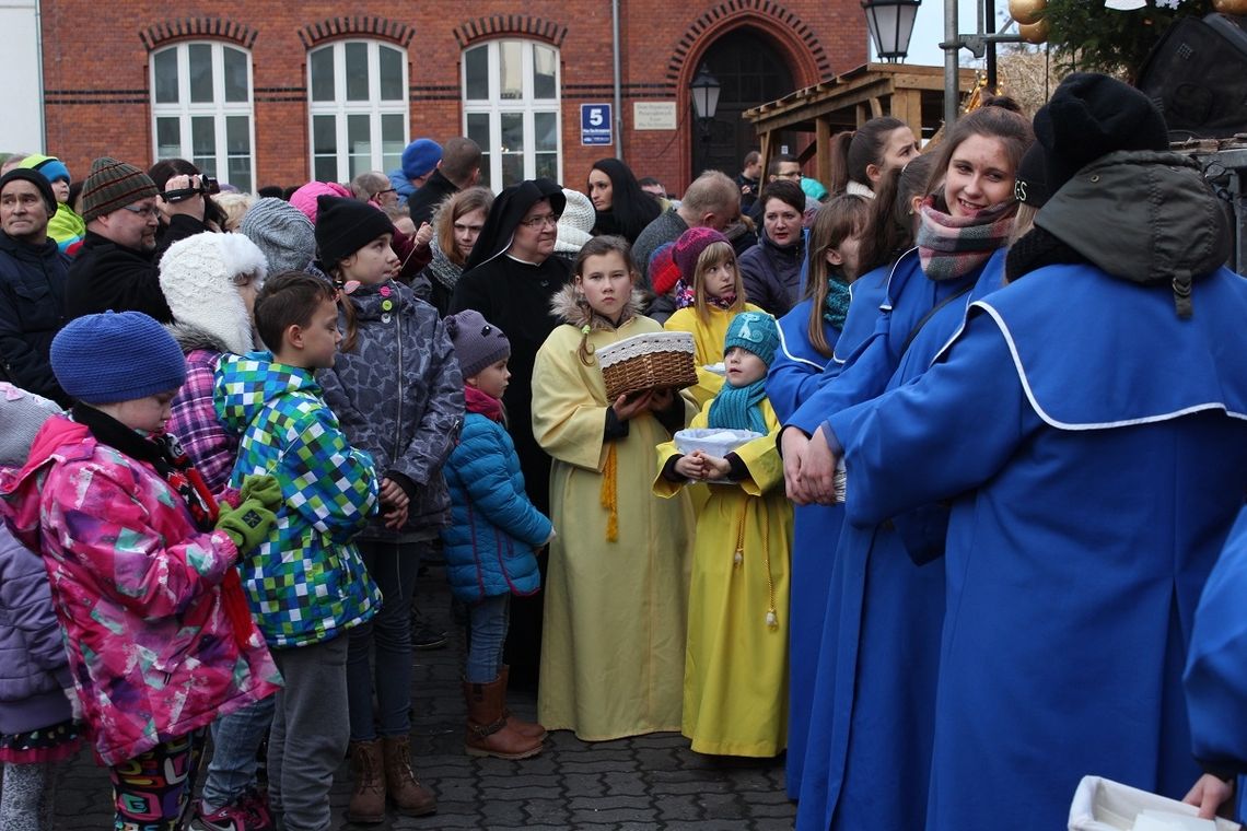 (ZDJĘCIA) Tczewski opłatek na nami! Setki mieszkańców na pl. Hallera (ZDJĘCIA) Tczewski opłatek na nami! Setki mieszkańców na pl. Hallera