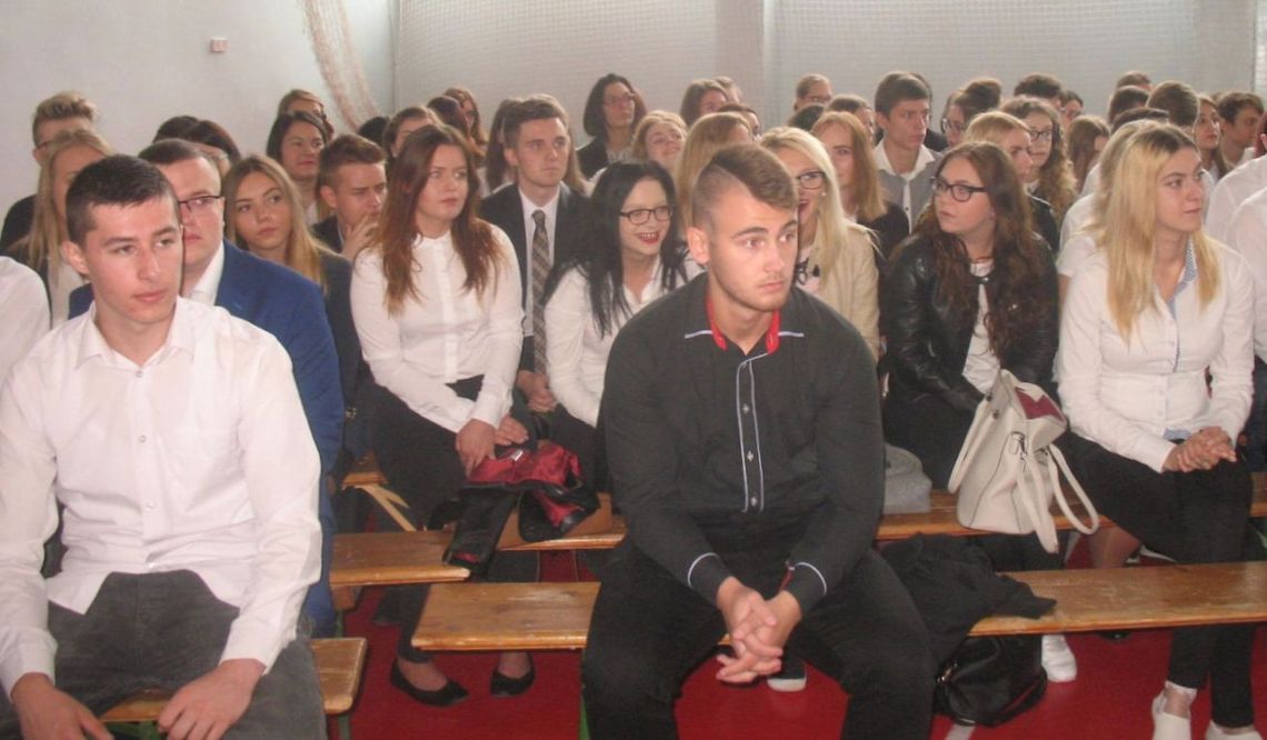 (ZDJĘCIA) W "ekonomiku" zainaugurowano nowy rok szkolny w powiecie (ZDJĘCIA) W "ekonomiku" zainaugurowano nowy rok szkolny w powiecie