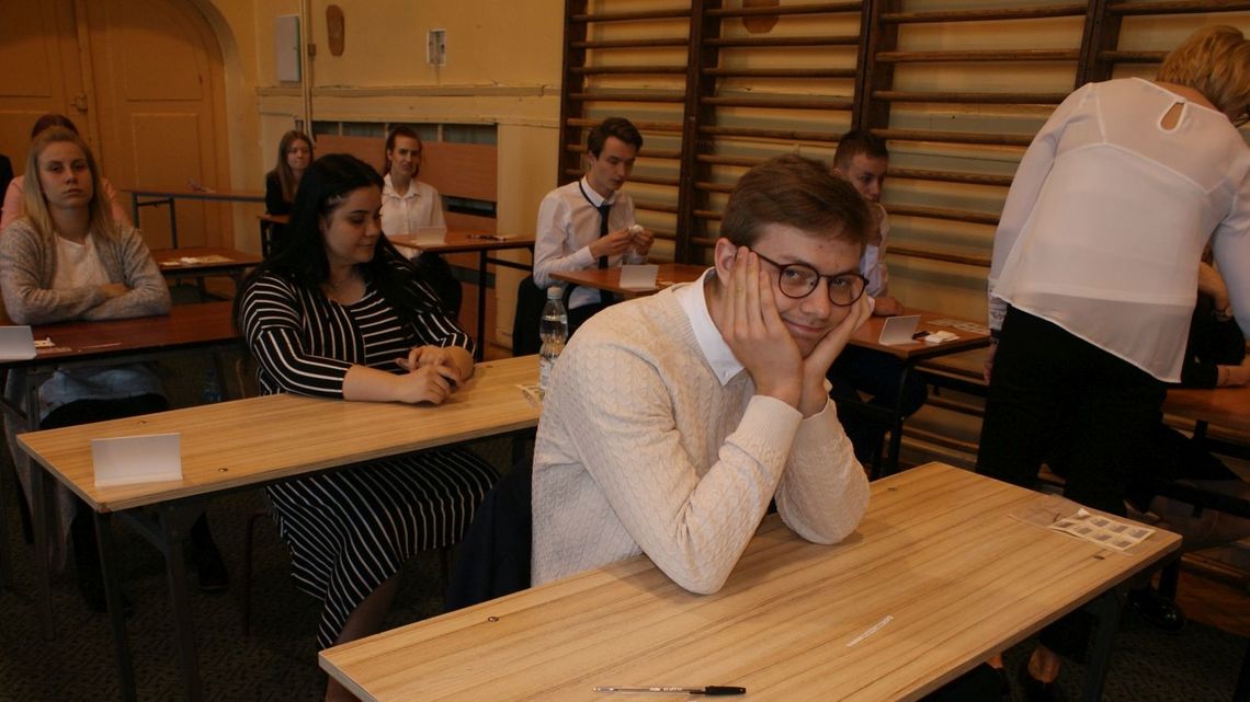 (ZDJĘCIA) W I LO i ZSBiO ruszył egzamin dojrzałości. W powiecie tczewskim maturę pisze ponad 800 uczniów