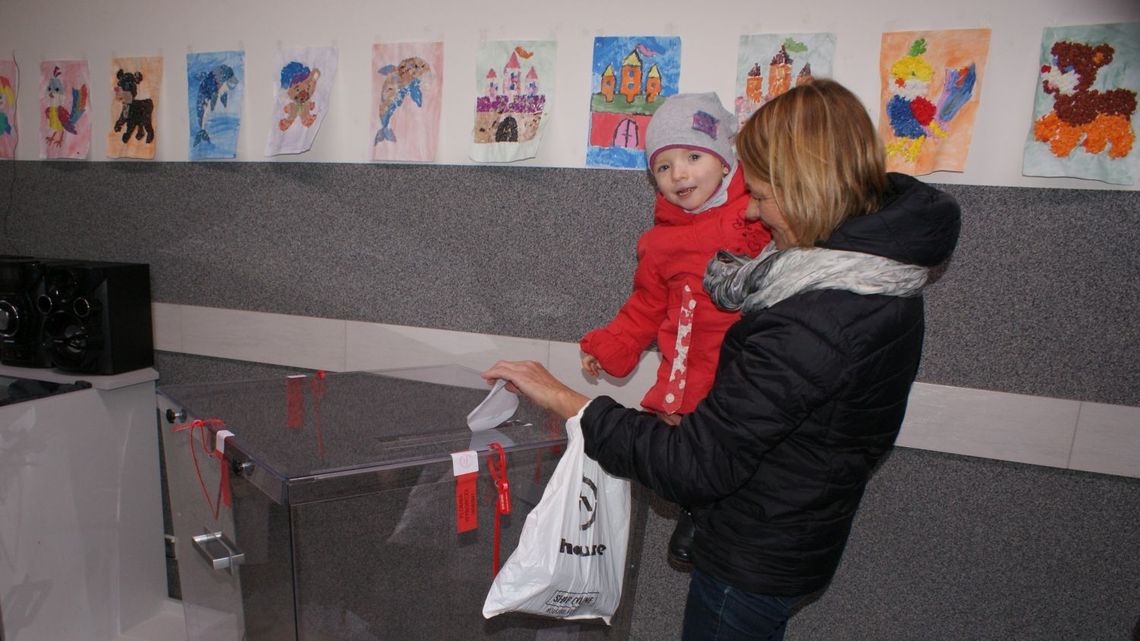 (ZDJĘCIA) W powiecie tczewskim wybieraliśmy czterech włodarzy nowej kadencji - słaba frekwencja...