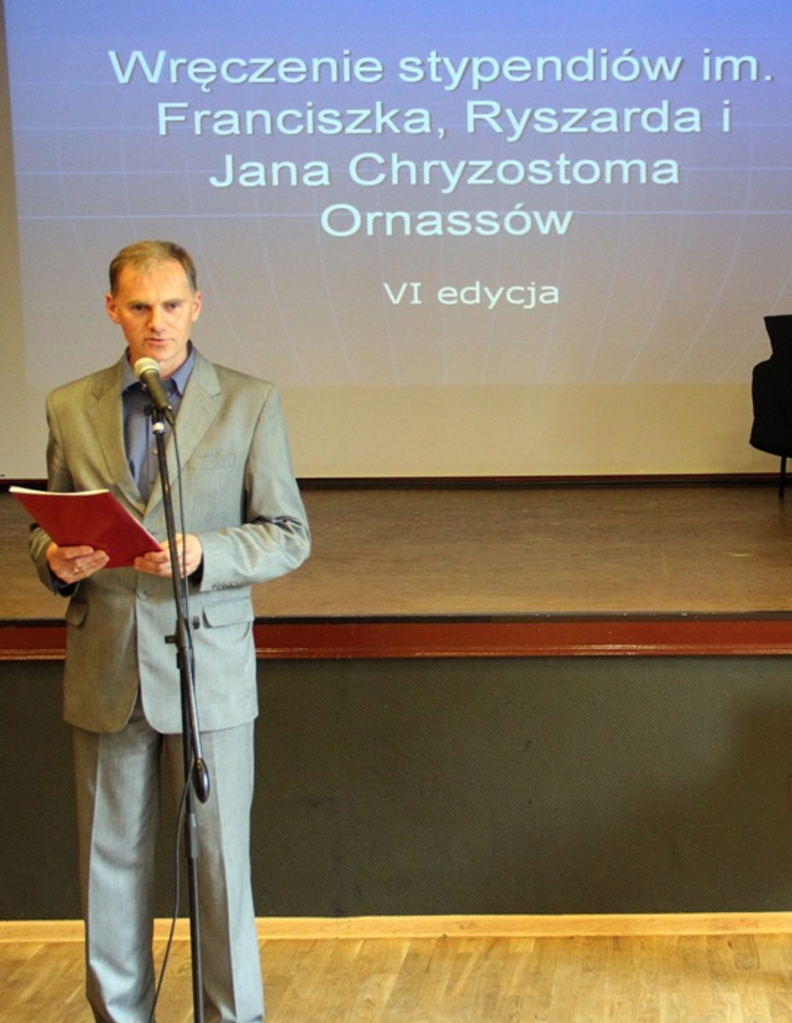 Zdolni uczniowie docenieni - wręczono stypendia im. Franciszka, Ryszarda i Jana Chryzostoma Ornassów Zdolni uczniowie docenieni - wręczono stypendia im. Franciszka, Ryszarda i Jana Chryzostoma Ornassów