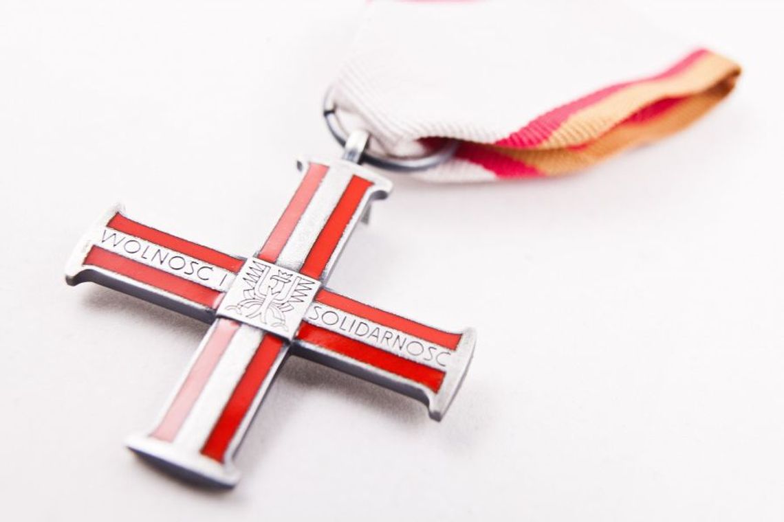 Zgubiono Krzyż Wolności i Solidarności. Prosimy o pomoc w odnalezieniu zguby! Zgubiono Krzyż Wolności i Solidarności. Prosimy o pomoc w odnalezieniu zguby!