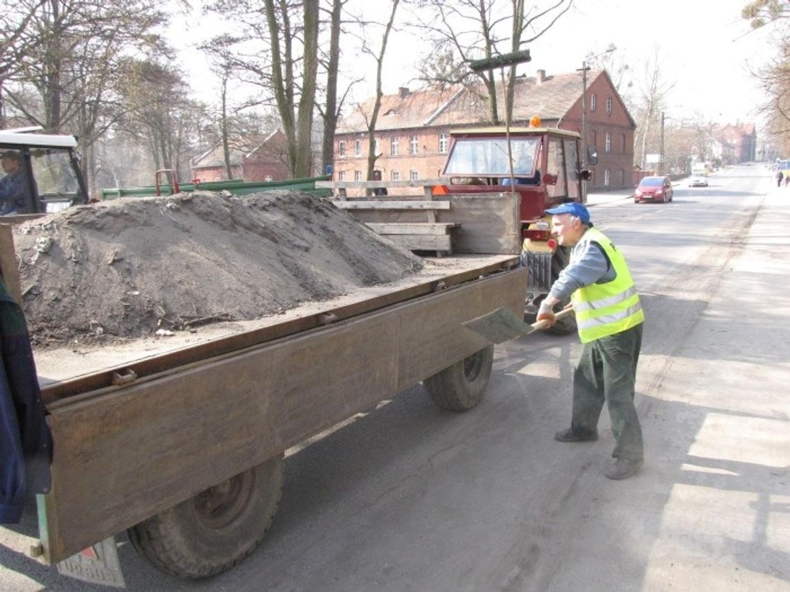Zima uderzyła po kieszeni. Starosta nie dołożył 80 tys. zł na naprawy dróg powiatowych Zima uderzyła po kieszeni. Starosta nie dołożył 80 tys. zł na naprawy dróg powiatowych