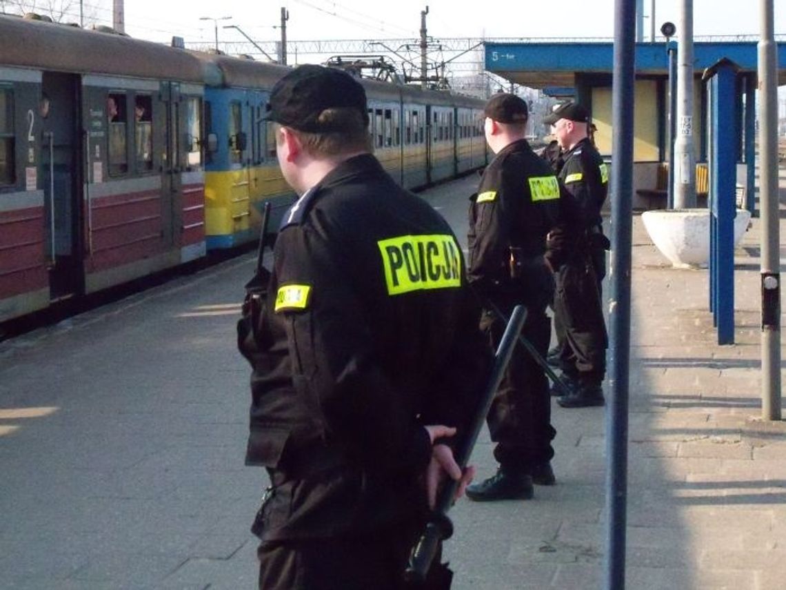 Znieważenia i napaści na policjantów Znieważenia i napaści na policjantów