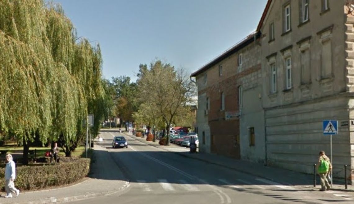 Znikające „zebry” powodem niepokoju. Na przejściach robi się bardzo niebezpiecznie