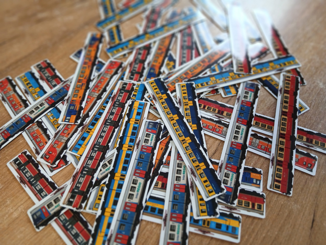 Magnesy EN57 na lodówkę 8 szt. - Magnesiki-Kolejowe.pl Magnesy EN57 na lodówkę 8 szt. - Magnesiki-Kolejowe.pl