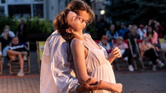 🎭 Fin Amor – spektakl Teatru Ewolucji Cienia na pl. Hallera w Tczewie