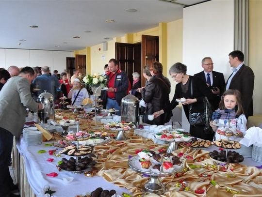 Przedszkolaki z "Jarzębinki" świętują Dzień Mamy i Taty