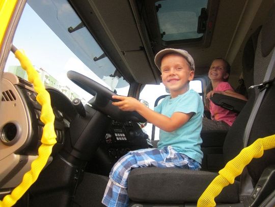 Sokoły, sadzonki i… 120 kg makulatury – Piknik „Eko 24”