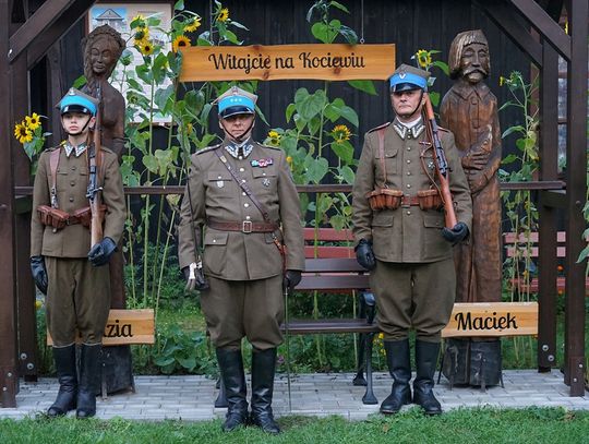 W Fabryce Sztuk oraz pod tablicą pamięci upamiętniono poległych w obronie kraju i ofiary sowieckiej napaści