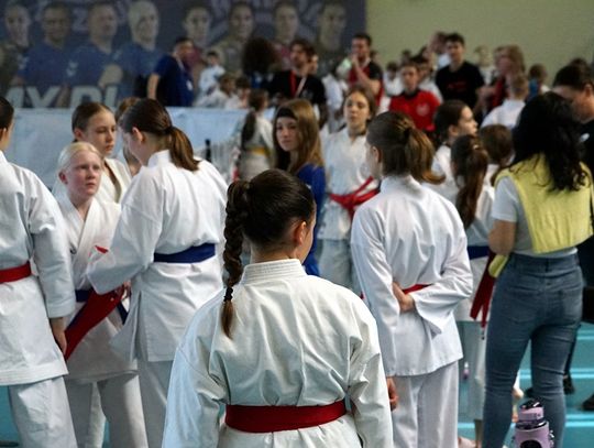 Turniej młodzików w karate olimpijskim. Emocje sportowe i duch karate z 263 zawodnikami z 14 klubów