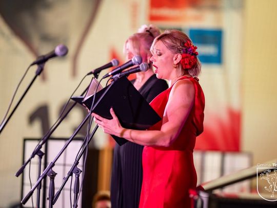 [ZDJĘCIA] Żeńska Grupa Wokalna FLORES dała koncert z okazji Dnia Matki