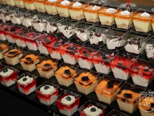 Setki świec, owacje i róże dla pań. „Candle Lights” zachwycił mieszkanki w Lubiszewie