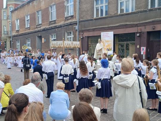 Boże Ciało – święto wiary i wspólnoty. W tym roku trasa procesji wiodła m.in. ul. Łazienną